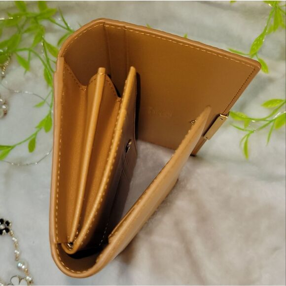 Authentic NIB MCM Crocodile-Embossed Leather Wallet - GIFTABLE - Picture 14 of 17